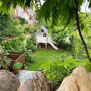  Séjour chez l'habitant Calm, & Birdsong Near The Center